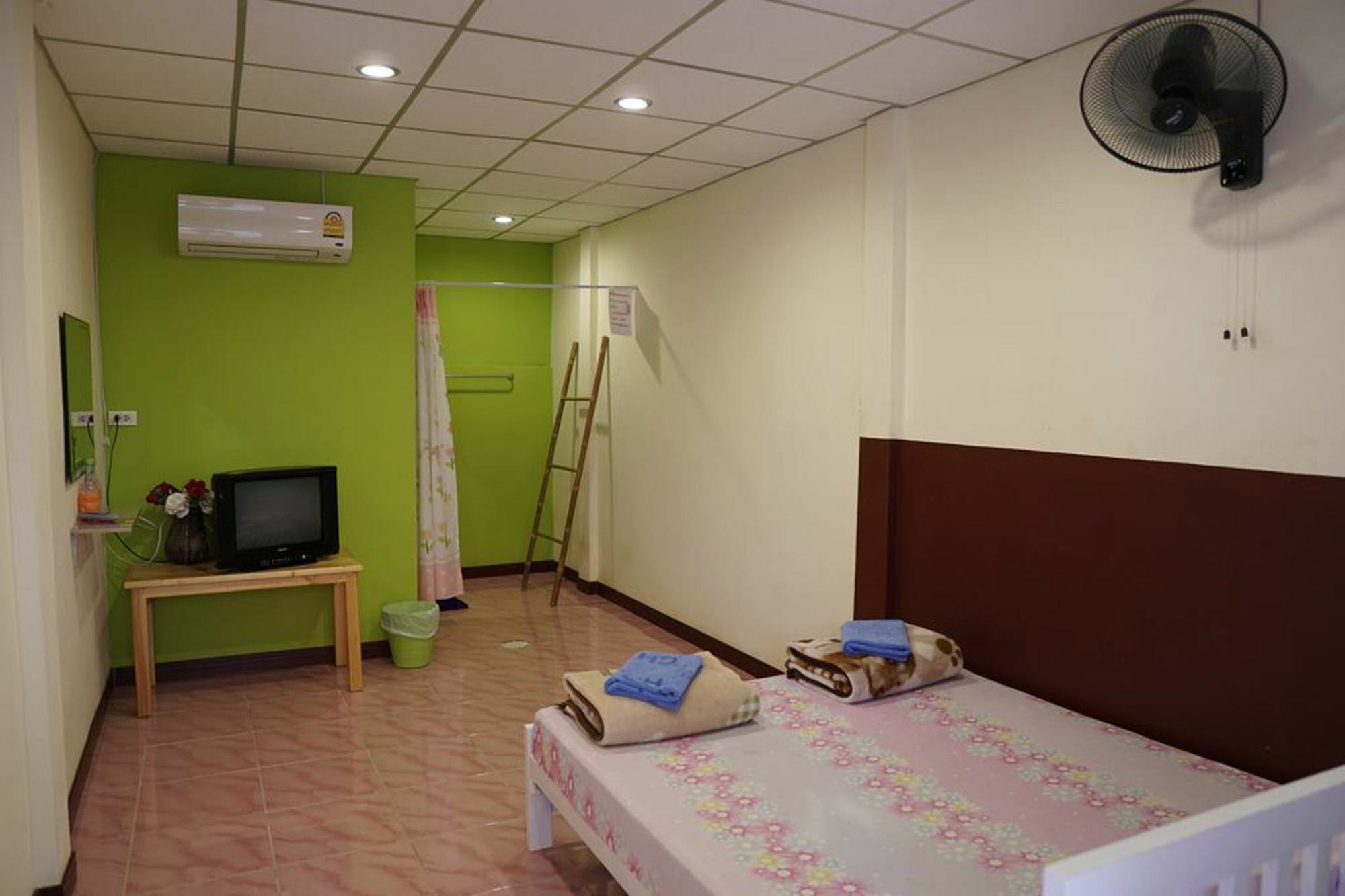 Winny Apartment Rayong Exterior foto